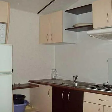 Mobil Familial Avec Terrasse Pour 6 Personnes - Api-1-52-1946